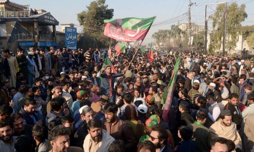 Na izborima u Pakistanu vode kandidati koje podržava zatvoreni bivši premijer Khan