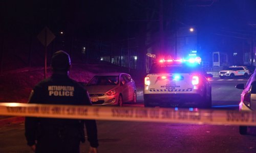 Žena s djetetom upala u megacrkvu i počela pucati