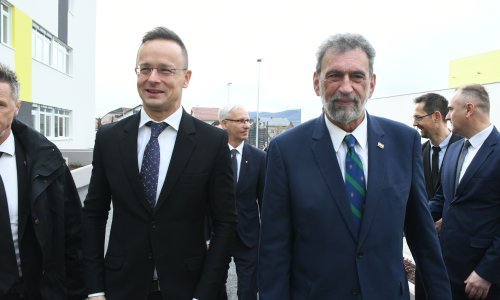 Mađarski šef diplomacije u Petrinji otvorio školu izgrađenu donacijom