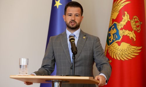 Skandal u Crnoj Gori: Ministar optužio predsjednika da ga stišće da pomiluje svećenika