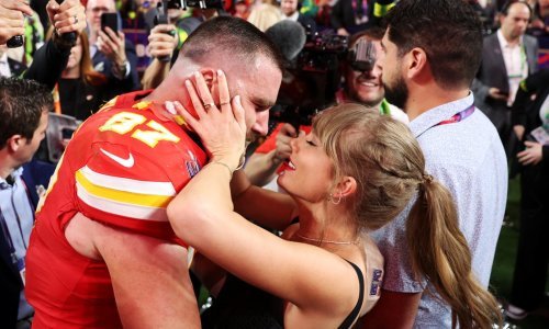 Crno, a tako različito: Travis Kelce i Taylor Swift svojim su outfitima poslali jasne poruke