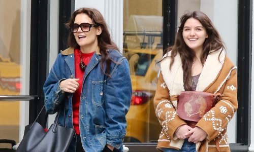 Ni uporni paparazzi nisu pokvarili dobro raspoloženje Katie Holmes i Suri Cruise