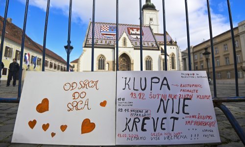 Prosvjedovali za prava beskućnika: Klupa nije krevet, ulica nije dom!