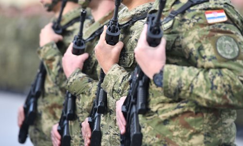 Novi skandal u MORH-u: Pripadnik Oružanih snaga prevozio migranta