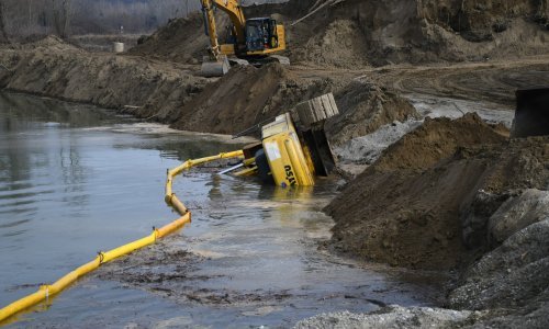 Eko bomba kod Koprivnice, prevrnuo se bager, vozač u zadnji tren iskočio