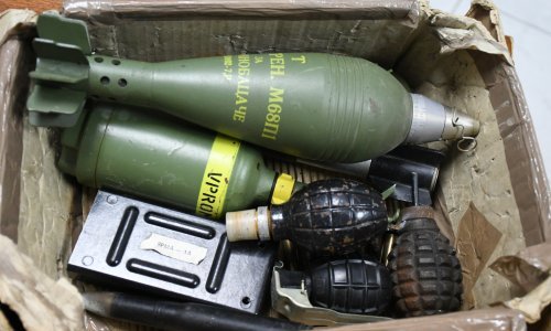 U nenastanjenoj kući pronašao tri kilograma eksploziva i streljivo