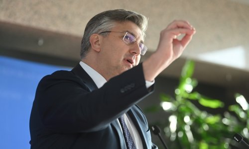 Plenković o prosvjedu: Vulgarne poruke plod su Milanovićeva divljaštva