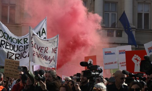 Jedna osoba privedena na prosvjedu na Markovom trgu