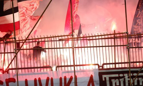 Šokantne scene sa stadiona u Sloveniji i BiH: navijači bacali topovske udare