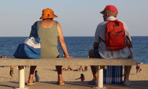 Ova zemlja umirovljenicima plaća turistička putovanja, program se širi na cijeli EU?