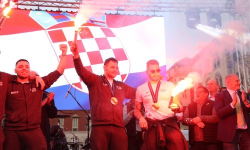 Tisuće navijača u Splitu i Dubrovniku dočekalo zlatne vaterpoliste