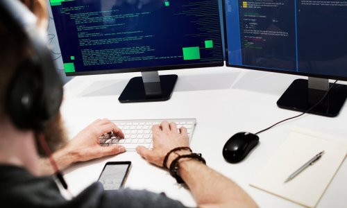 AI otvorenog koda vs. zatvorenog koda: Koja je razlika i zašto je to važno?