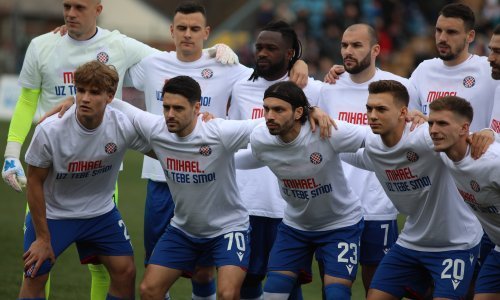 Hajdukovi nogometaši fotografirali se s majicama na kojima je bila jasna poruka