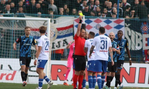 U ludoj utakmici Varaždinci s igračem manje zaustavili Hajduk, bilo je tu svega...