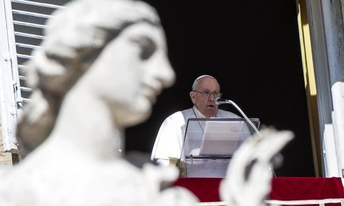 Papa Franjo u Angelusu pozvao na diplomatsko rješenje rata u Ukrajini