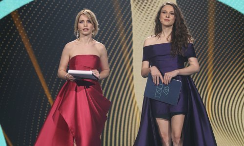 Voditeljice Dore kao modne blizanke: Ponovno u sličnim haljinama, ali i istim cipelama