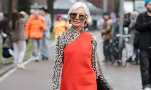 Odvažni uzorci i iznad 50? Omiljena pedeset plus ikona zna kako ih nositi