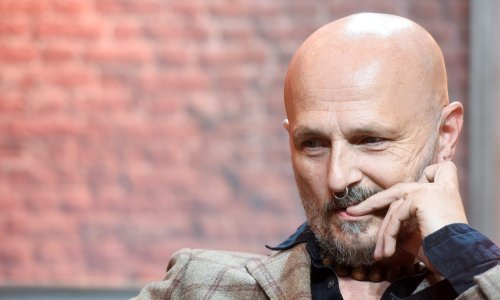 Naočale za vid i radno odijelo: Je li vam poznato gdje je nekad radio Damir Urban?