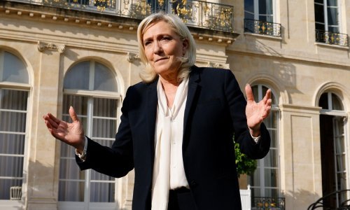 Le Pen se obrušila na Macrona: Ljudi su zabrinuti, igra se ratnog vođe