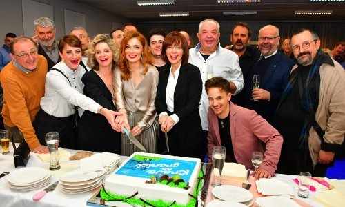 Održana premijera predstave 'Krava na granici'