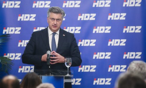 Plenković najavio dolazak aviona, Šeks prozvao mentalne nasljednike komunista