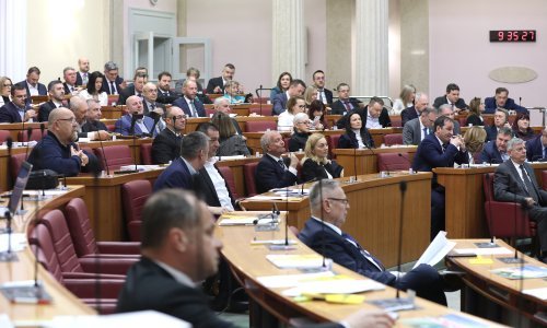 Rasprava u Saboru: Iz Hrvatske otišlo 900.000 ljudi; naselimo Ukrajince!