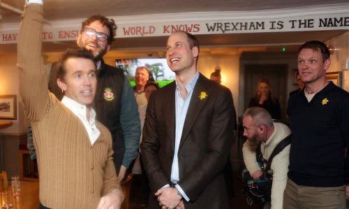 U Wales je stigao bez Kate, no to nije omelo princa Williama da se dobro zabavi