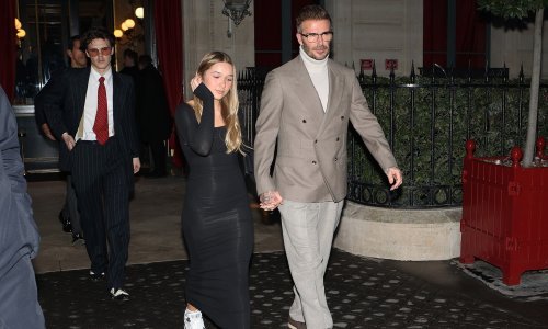 David i djeca došli u Pariz na Victorijinu reviju, no jedan član obitelji nije se pojavio