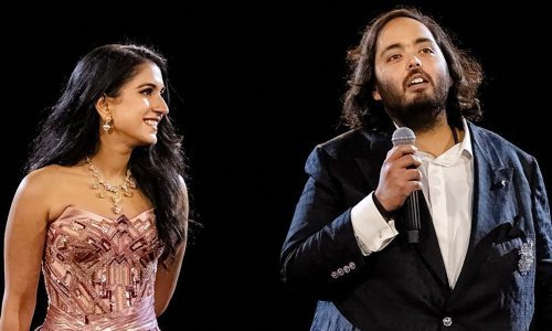 Poput Blake: Pogledajte divnu haljinu koju je nosila zaručnica milijarderovog sina