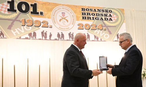 Milanović odlikovao 101. bosansko-brodsku brigadu HVO-a