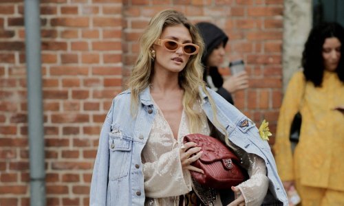 Provjereno dobre kombinacije: Evo kako nositi neodoljiv spoj suknji i tenisica