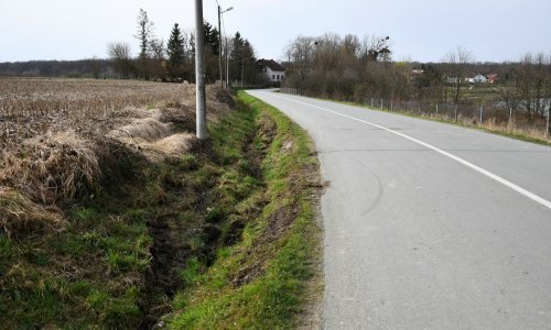 Školski autobus kod Čazme sletio s ceste, dvoje djece ozlijeđeno