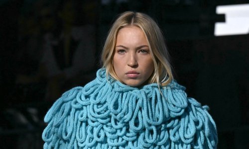 Kći Kate Moss ukrala pažnju u odvažnoj plavoj pletenoj kreaciji