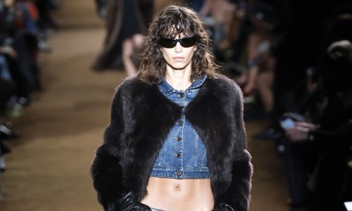 Omraženi model kuca na vrata: Ovo je siguran znak da se skinny traperice vraćaju u modu