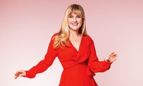 Okružena cvijećem: Sanja Doležal čestitala Uskrs iz jedne od najljepših lokacija u Hrvatskoj