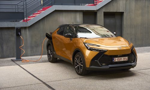 Toyota predstavila C-HR Plug-in Hybrid 220: Četvrti pogonski sklop za domet do 66 km samo na struju