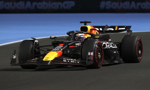 Max Verstappen starta s prve pozicije, Charles Leclerc ga prati u stopu