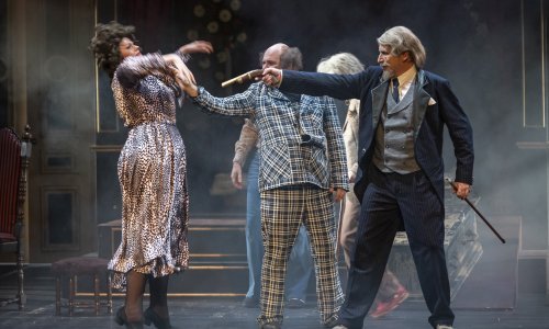 Rasprodana predstava: Premijerno izvedena komedija 'Maratonci trče počasni krug'