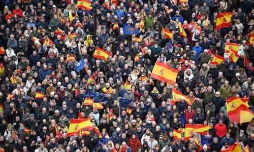 Tisuće u Madridu traže ostavku Sancheza zbog amnestije Kataloncima