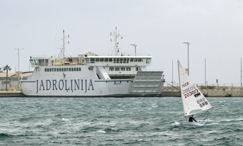 Zbog lošeg vremena u prekidu sve katamaranske i više trajektnih linija u Splitu