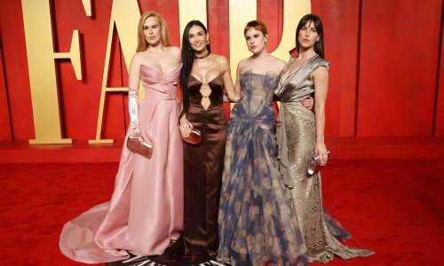 Najljepši prizor sa oskarovske zabave: Demi Moore s kćerima zablistala na crvenom tepihu