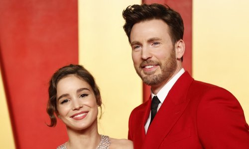 Više se ne skrivaju: Prvo pojavljivanje Chrisa Evansa s lijepom suprugom u javnosti