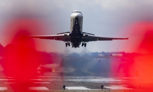 Trump poništava Bidenov plan o obaveznoj naknadi za kašnjenje letova