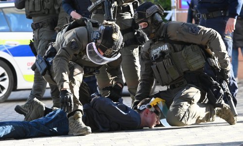 Kaos u centru Ljubljane: Mladić s dvama noževima digao specijalce na noge