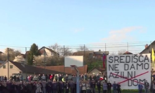 Prosvjednici došli i iz Hrvatske: 'Nek si Golob i Fajon nose azilante u Ljubljanu'