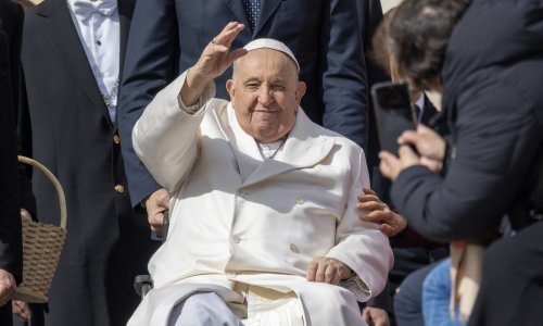 Papa: Povlačenje s dužnosti samo je daleka hipoteza