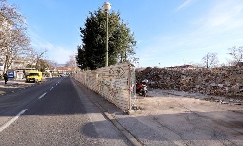 Stara zgrada Zabe u Paromlinskoj zbrisana s lica zemlje, ostale  gomile otpada