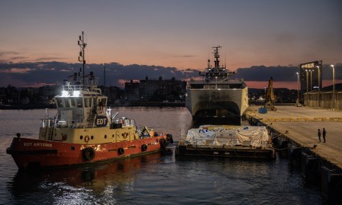 Vremenski uvjeti usporavaju istovar hrane s broda koji je stigao u Gazu s Cipra