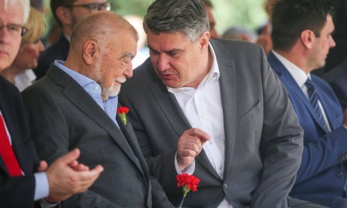 Mesić: Karte u Hrvatskoj će se promiješati, moram se i ja kandidirati