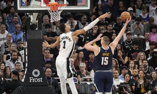 Svi su čekali okršaj Jokića i Wembanyame. Srbin 'popio' blokadu pa školovao Francuza